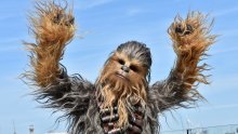 Umro Peter Mayhew, glumac poznat po ulozi Chewbacce