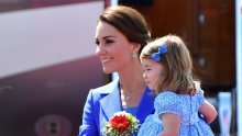 Kate Middleton princezu Charlotte uvijek odijeva u gotovo identične plave haljinice, a evo i zašto