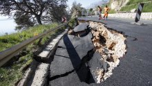 [FOTO] Urušio se dio Jadranske magistrale, cesta 'odletjela' u provaliju