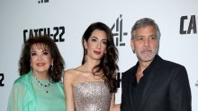 George Clooney u drugom planu pored glamurozne punice i zgodne supruge