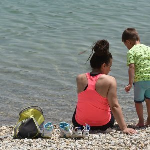 Zagrepčani se rashlađuju na jarunskom jezeru