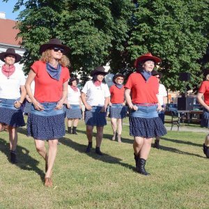 Sisak: Teksaški karneval na šetnici Slave Striegla privukao brojne Siščane