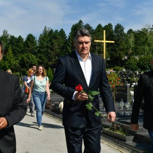 Zoran Milanović položio vijence podovom Dana pobjede