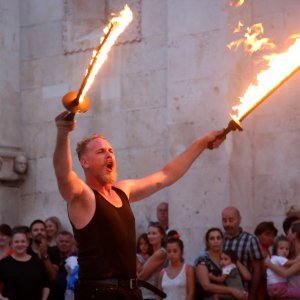 Šibenik: Atraktivan nastup skupine Artistika