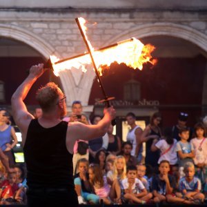 Šibenik: Atraktivan nastup skupine Artistika