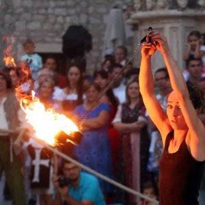 Šibenik: Atraktivan nastup skupine Artistika