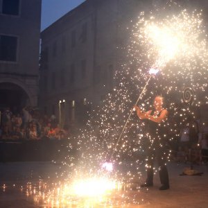 Šibenik: Atraktivan nastup skupine Artistika