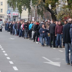 Gužva na Maksimiru prije puštanja u prodaju ulaznica za utakmicu Lige prvaka