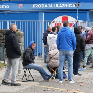 Gužva na Maksimiru prije puštanja u prodaju ulaznica za utakmicu Lige prvaka