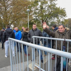 Gužva na Maksimiru prije puštanja u prodaju ulaznica za utakmicu Lige prvaka