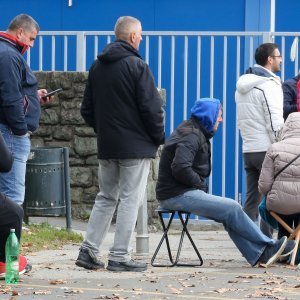 Gužva na Maksimiru prije puštanja u prodaju ulaznica za utakmicu Lige prvaka