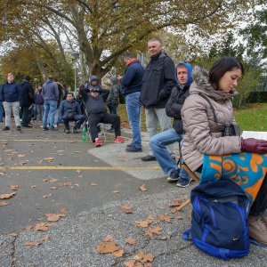 Gužva na Maksimiru prije puštanja u prodaju ulaznica za utakmicu Lige prvaka