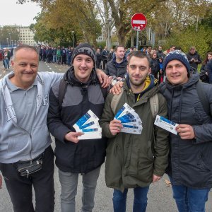 Gužva na Maksimiru prije puštanja u prodaju ulaznica za utakmicu Lige prvaka