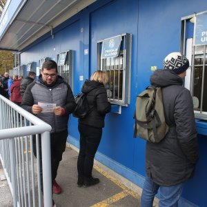 Gužva na Maksimiru prije puštanja u prodaju ulaznica za utakmicu Lige prvaka