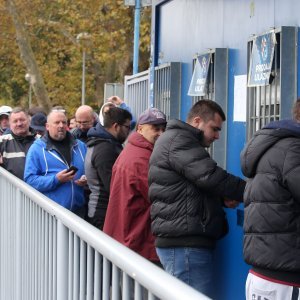 Gužva na Maksimiru prije puštanja u prodaju ulaznica za utakmicu Lige prvaka