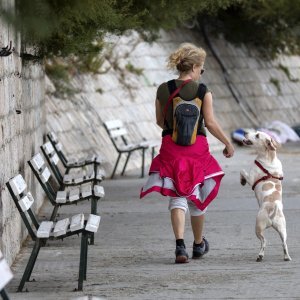 Split: Građani uživaju u južini i toplom moru nedjeljnog poslijepodneva