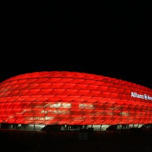 München (Njem) - Allianz Arena (75,000)