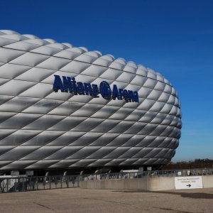 München (Njem) - Allianz Arena (75,000)