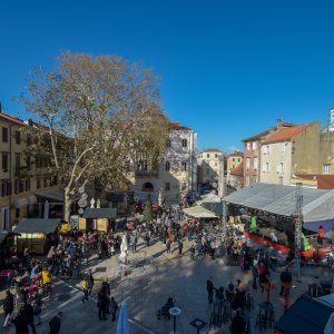 Građani posjetili manifestaciju Advent u Zadru