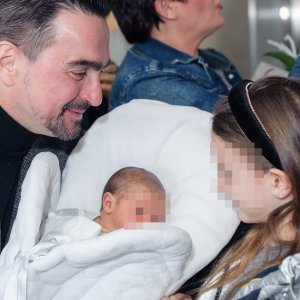 Joško Čagalj Jole dočekao suprugu i sinčića u splitskom rodilištu