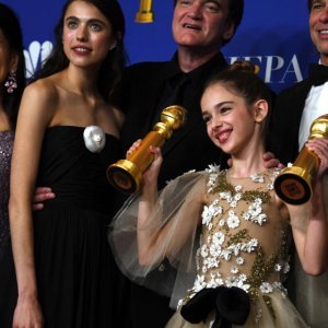 Shannon McIntosh, Margaret Qualley, Quentin Tarantino, Julia Butters i Brad Pitt