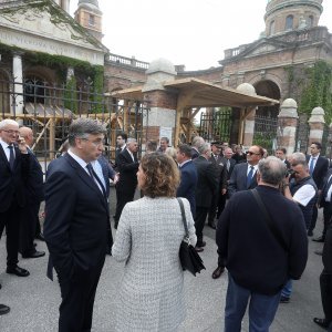 Polaganjem vijenaca na groblju Mirogoj obilježen Dan državnosti