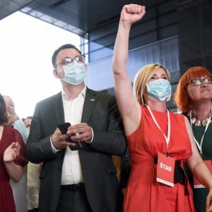 Katarina Peović, Bojan Glavašević, Sandra Benčić i Rada Borić s maskama u stožeru zeleno-lijeve koalicije