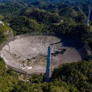 Arecibo obzervatorij uništen padom