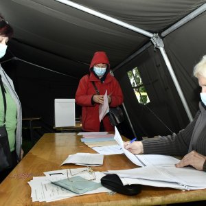 Građani glasuju u Petrinji