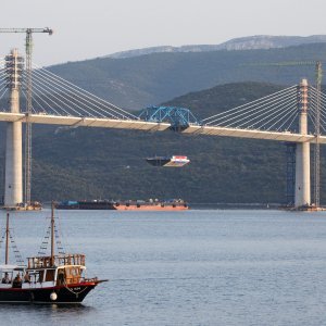 Postavljen posljednji segment Pelješkog mosta