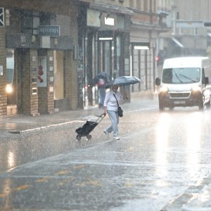 Promjena vremena s kišom stigla u Zagreb