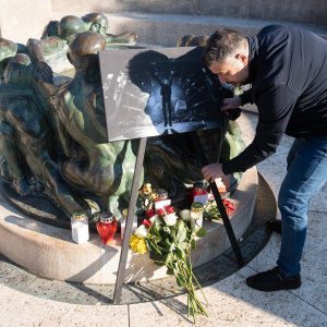 Građani na Zdencu života odaju počast Akiju Rahimovskom