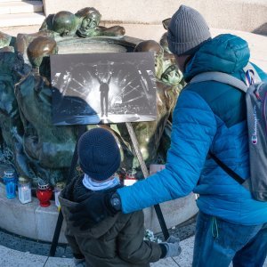 Građani na Zdencu života odaju počast Akiju Rahimovskom