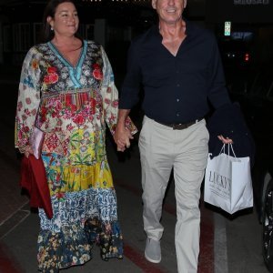 Pierce Brosnan i Keely Shaye Smith