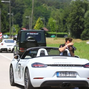 Karavana luksuznih automobila Pink Wing na zagrebačkoj Medvednici