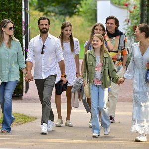 Princeza Sofia, princ Carl Philip, princeze Estelle i Victoria, Patrick Sommerlath i njegove kćeri Chloé i Anaïs