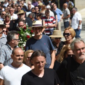 Posljednji ispraćaj Vladimira Matijanića na groblju Lovrinac