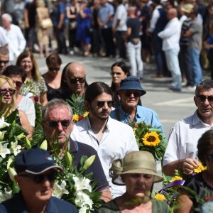 Posljednji ispraćaj Vladimira Matijanića na groblju Lovrinac