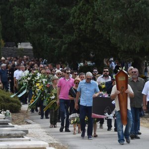 Posljednji ispraćaj Vladimira Matijanića na groblju Lovrinac