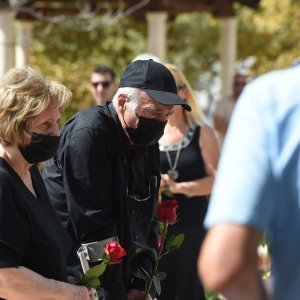 Posljednji ispraćaj Vladimira Matijanića na groblju Lovrinac