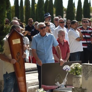 Posljednji ispraćaj Vladimira Matijanića na groblju Lovrinac