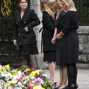 Princeze Eugenie, Beatrice, princ Edward, vojvotkinja Sophie od Wessexa s kćerkom Louise Windsor