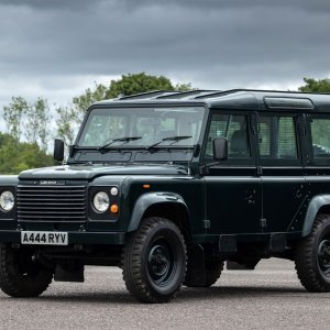 Land Rover 110 V8