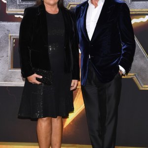 Pierce Brosnan i Keely Shaye Smith