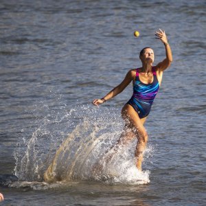 Picigin i kupanje na splitskim Bačvicama