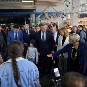 Andrej Plenković s djecom na Interliberu