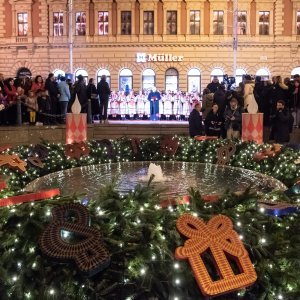 Zagrebački gradonačelnik upalio prvu adventsku svijeću na Manduševcu