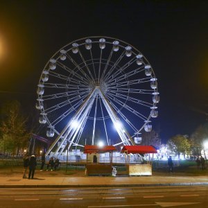 Winter Park - u parku dr. Franje Tuđmana postavljena je nova atrakcija zagrebačkog Adventa, panoramski kotač visok 36 metara