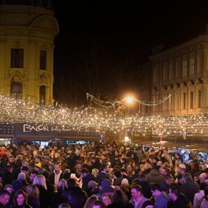 Fuliranje ispred hotela Esplanade