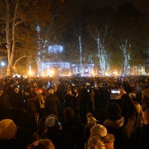 Paljenje lampica na Zrinjevcu